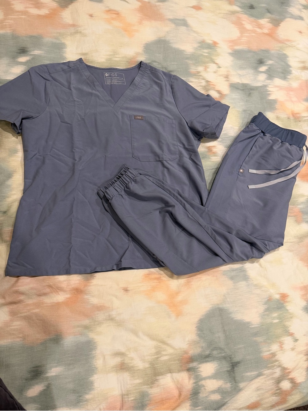 FIGS Women’s Scrub Set